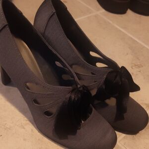 Chic Black Women's Heels with Bow Accent